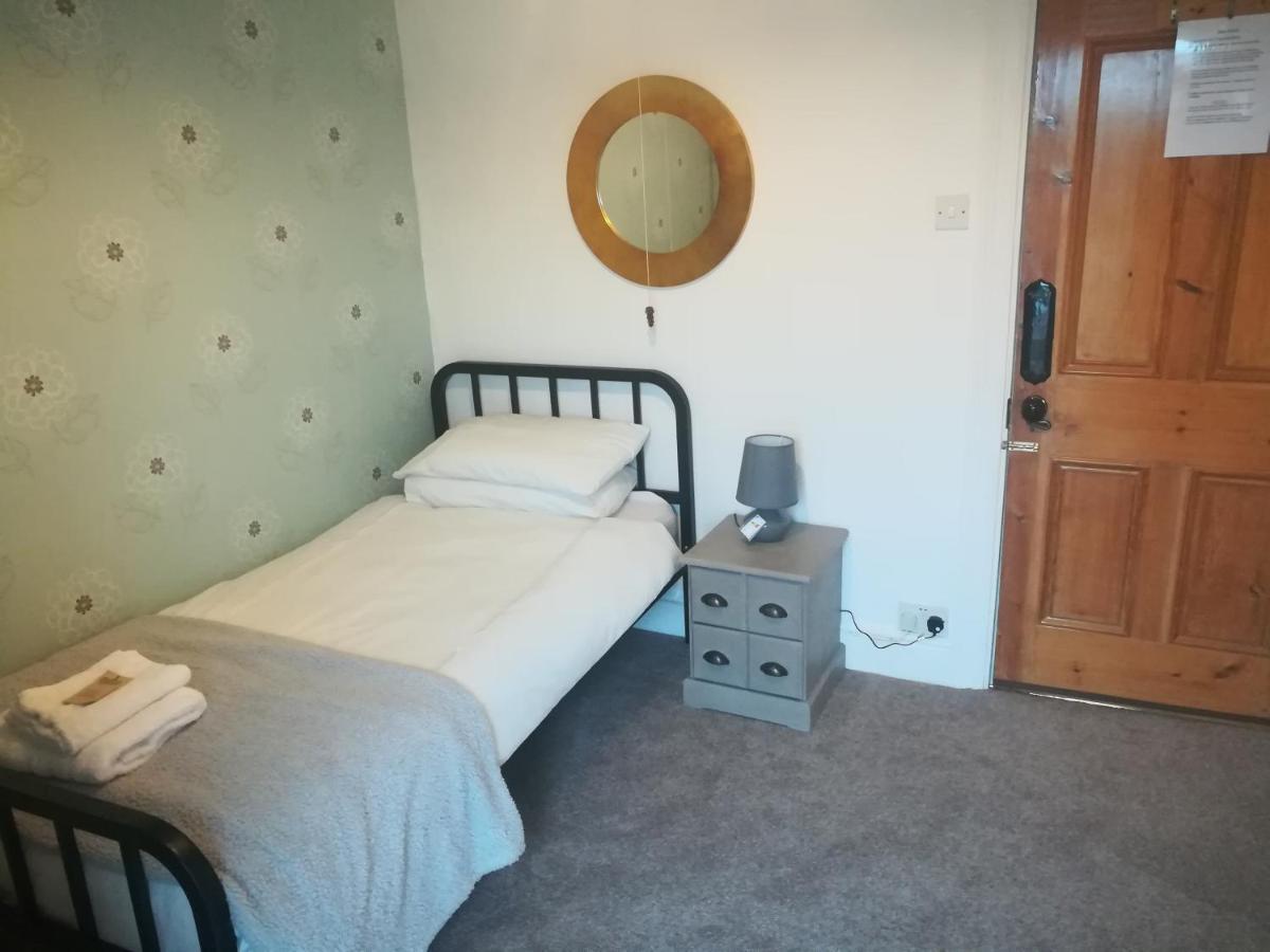 Y Garreg Wen Bed and Breakfast Llanybyther Exterior foto